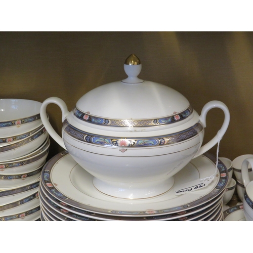 111 - 157 pieces Kaiser Prestige pattern German porcelain dinner service in immaculate condition, original... 