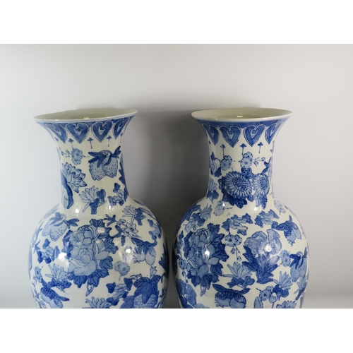 113 - Very large pair of Blue and white chinese porcelain vases decorated with fruit and flowers, approx 6... 