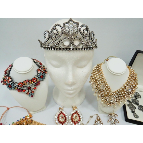 196 - Large selection of very good quality costume statement jewellery to include heavy necklaces, earring... 