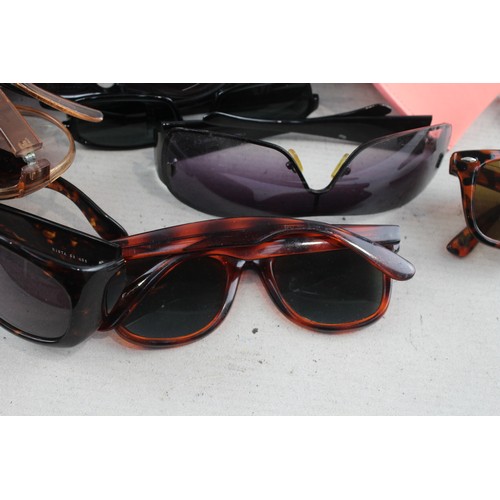 252 - Sunglasses Assorted Modern Inc Cased, Branded, Plastic, Metal Joblot     700022