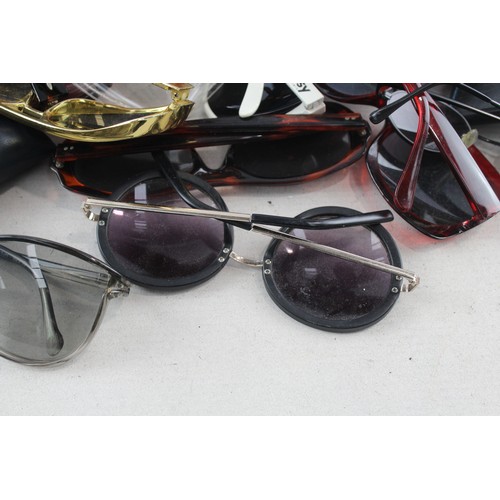 254 - Sunglasses Assorted Modern Inc Cased, Branded, Plastic, Metal Joblot     700018