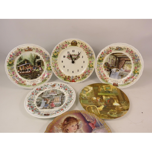 476 - Wedgewood Foxwood tales clock and plates plus 2 other decorative plates.