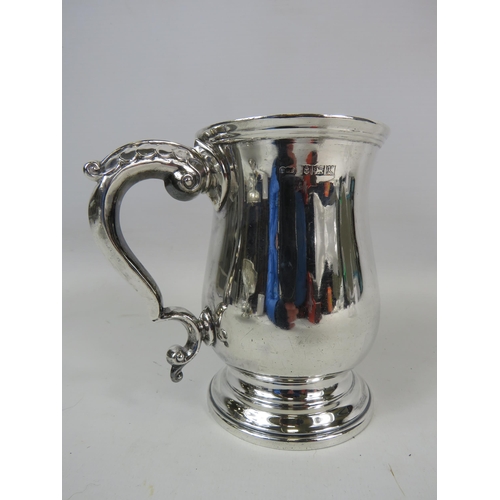 700 - Birmingham 1959 Sterling silver tankard total weight 348 grams, 14cm tall.