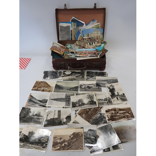 698 - Small leather evacuee case with key to include 100's of Postcards to include Monchrome photo Topogra... 