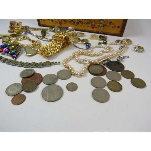 715 - costume jewellery including a sterling silver locket and a semi precious stone and pearl necklace et... 