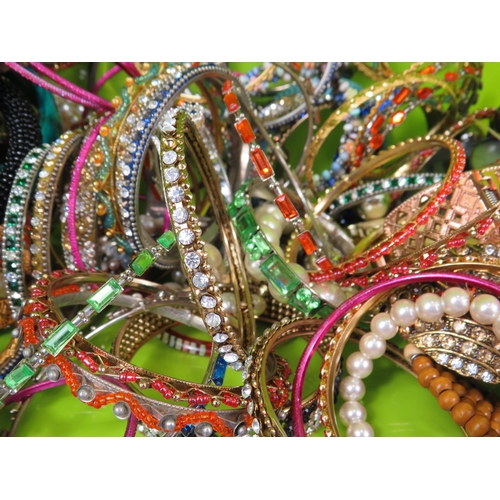 718 - Large quantity of costume jewellery bracelets.