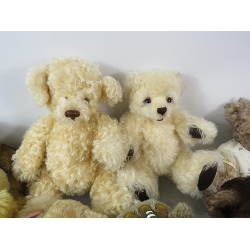 761 - Selection of various handmade teddy bears, Paula bears, Warren bears etc.