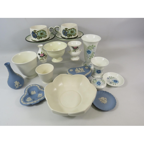 1052 - Large selection of Wedgwood ceramics Jasperware etc.