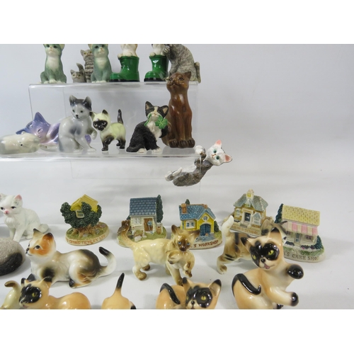 1060 - Selection of small cat and house figurines.