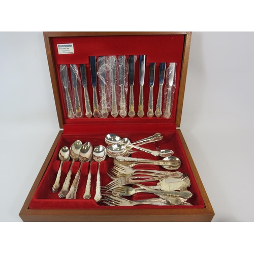 1064 - 44 piece Viners Homemakers classic chipendale cutlery set in wooden case.