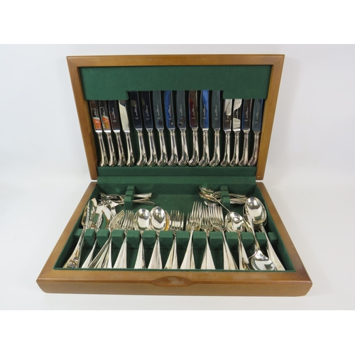 1065 - 88 piece Slack and Barlow cutlery set in wooden case.