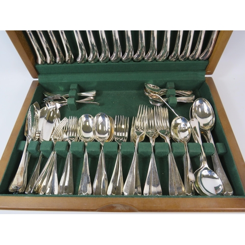 1065 - 88 piece Slack and Barlow cutlery set in wooden case.