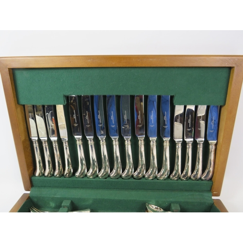 1065 - 88 piece Slack and Barlow cutlery set in wooden case.