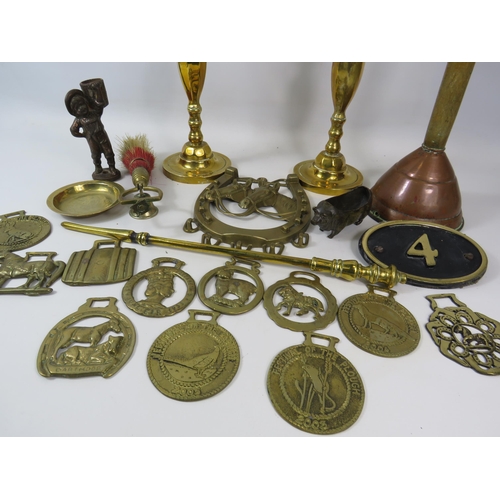 1074 - Brass lot including candlesticks, horses brasses etc.