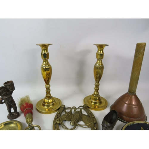 1074 - Brass lot including candlesticks, horses brasses etc.