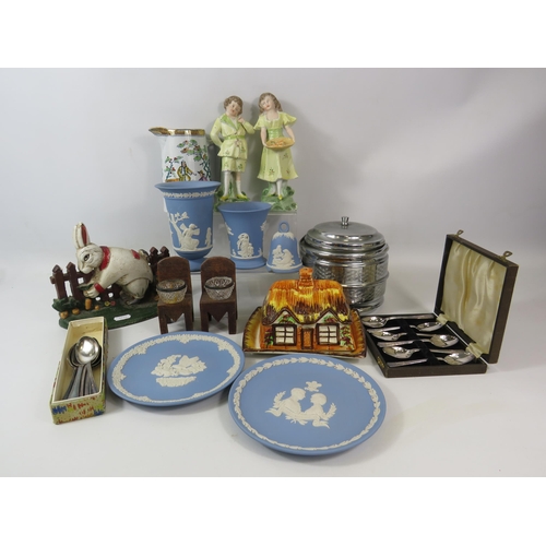 1079 - Mixed lot to include Wedgwood Jasperware, Cast iron doorstop, Vintage salts with wooden miniature ch... 