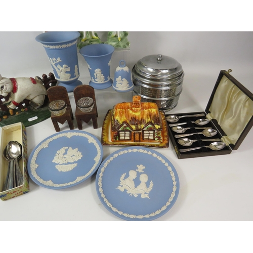 1079 - Mixed lot to include Wedgwood Jasperware, Cast iron doorstop, Vintage salts with wooden miniature ch... 