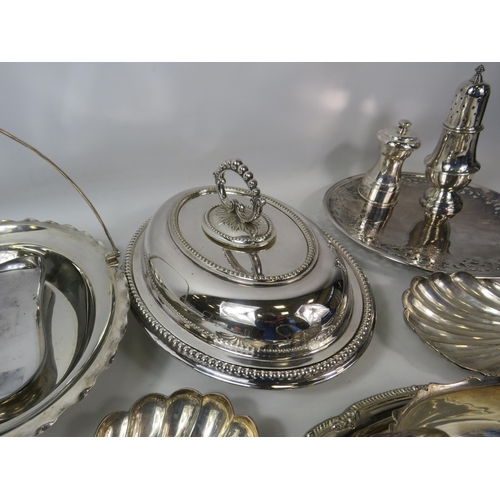 1085 - Various silver plated items including a lidded tureen, trays, gravy boat etc.