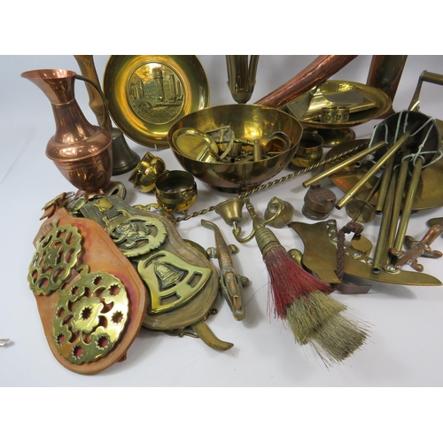 1090 - Mixed lot of Copper and brass items .