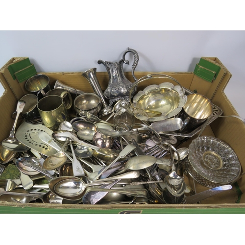 1095 - Large selection of vintage silver plated items and cutlery.