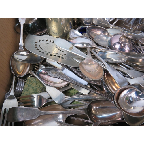 1095 - Large selection of vintage silver plated items and cutlery.