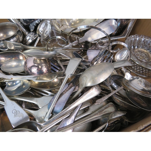 1095 - Large selection of vintage silver plated items and cutlery.