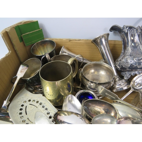 1095 - Large selection of vintage silver plated items and cutlery.