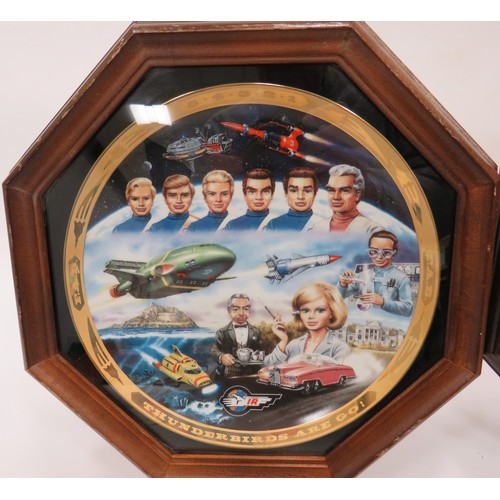 866 - Star Trek 25th Anniversary Commemorative plate with Certificate. Housed in an Octagonal glass fronte... 