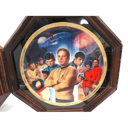 866 - Star Trek 25th Anniversary Commemorative plate with Certificate. Housed in an Octagonal glass fronte... 