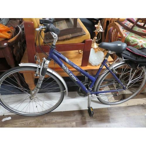 1338 - Ladies Raliegh Pioneer 160 Bicycle. In unused Condition. Kickstand. Rear carrier and bag ,  21 gears... 