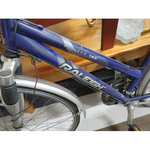 1338 - Ladies Raliegh Pioneer 160 Bicycle. In unused Condition. Kickstand. Rear carrier and bag ,  21 gears... 