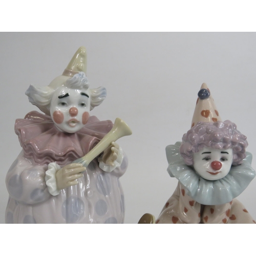 21 - 2 Lladro Clown figurines, Model numbers 5813 & 6938 Both with boxes, the tallest is 20cm.