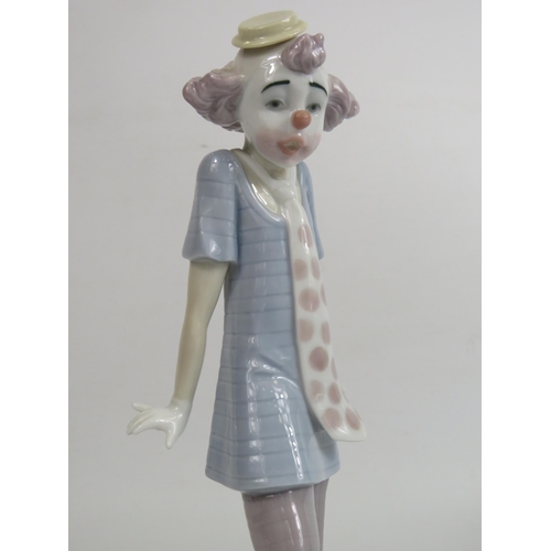 31 - Lladro clown figurine model no 6916, 23cm tall with box.