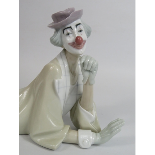 35 - Large Lladro clown figurine model no 4618, 15.5cm tall and 37cm long come with box.