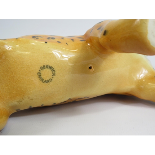 39 - Beswick Leopard figurine, approx 12cm tall & 30cm long.