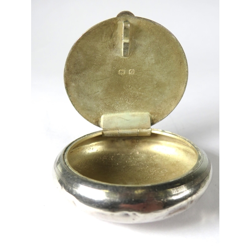 320 - Hallmarked Sterling Silver Compact complete with puff. Hallmarked for Birmingham 1938.. 28.1g