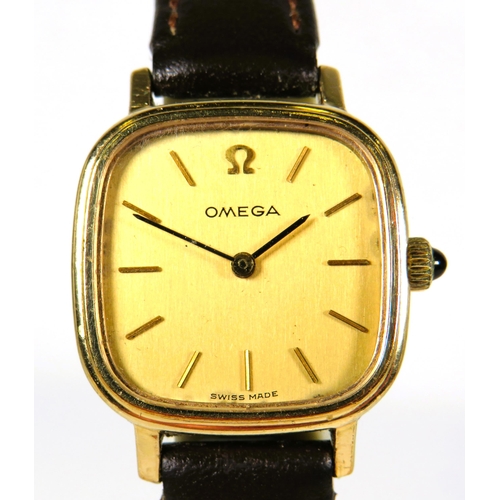 321 - Omega Ladies/Gents mechanical Watch with 9ct Gold Bezel & Case, Serial Number BL 5115593   (042) Wit... 