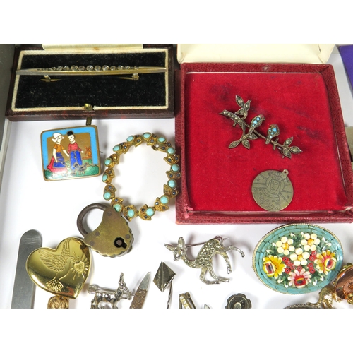 361 - Quantity of good quality Vintage Costume Jewellery.  See photos