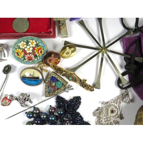 361 - Quantity of good quality Vintage Costume Jewellery.  See photos