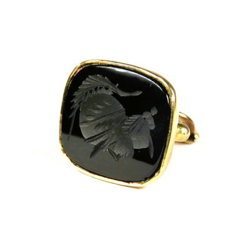 374 - 9ct Yellow Gold fob set with a black onyx stone carved with a Centurions Head.  Hallmarked for Londo... 