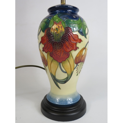 85 - Anna Lily Moorcroft Table lamp with shade, 40cm from base to top of light fitting.