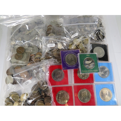 410 - Large amount of UK/Continental Coins, presentation packs, Notes etc in excess of 2.5 kilos.