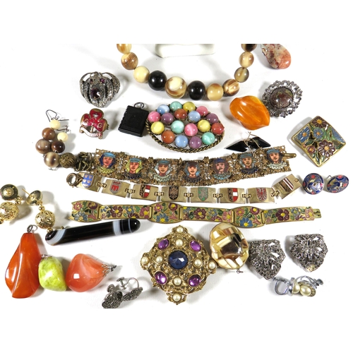 417 - Excellent Selection of Vintage Costume Jewellery . See photos