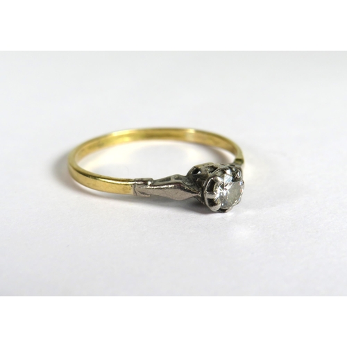 419 - 18ct Yellow Gold Ring set with a Solitaire Diamond on Platinum Mount.  Diamond approx 4.1mm  0.25pts... 