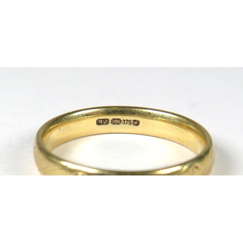 439 - 9ct Yellow Gold Band. Finger size 'Q-5'   2.4g