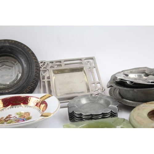 537 - Ashtrays Job Lot Inc. Vintage Decorative Ceramic Pewter Tyre Enamel Etc      550096