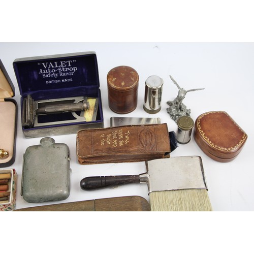 540 - Collectibles Inc. Gents Grooming Desk Tobacciana Razors Vestas Etc Job Lot      561394