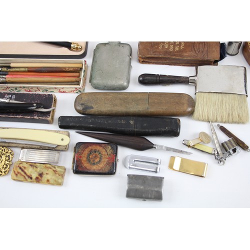 540 - Collectibles Inc. Gents Grooming Desk Tobacciana Razors Vestas Etc Job Lot      561394