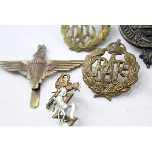 569 - Military Cap Badges x 10 inc. R.F.C R.A.F Parachute Regt Etc.      2341326