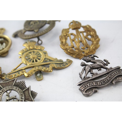 577 - Military Cap Badges x 10 inc. Shrepshire Yeomanry R.F.C Royal Berskhire Etc      2341320